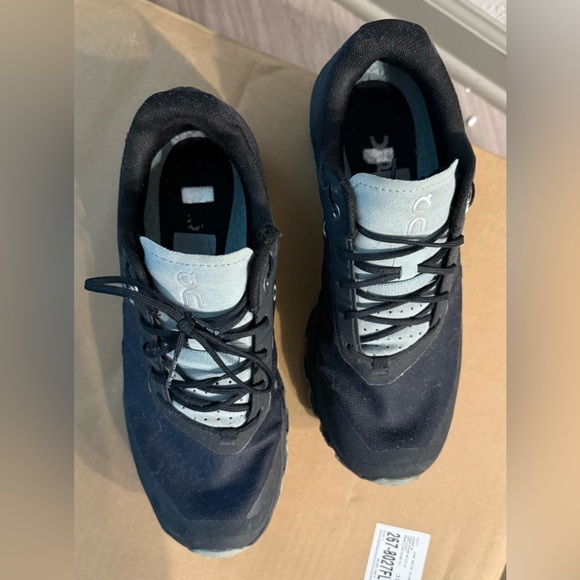 On Running cloudventure running shoes - Picture 2 of 5